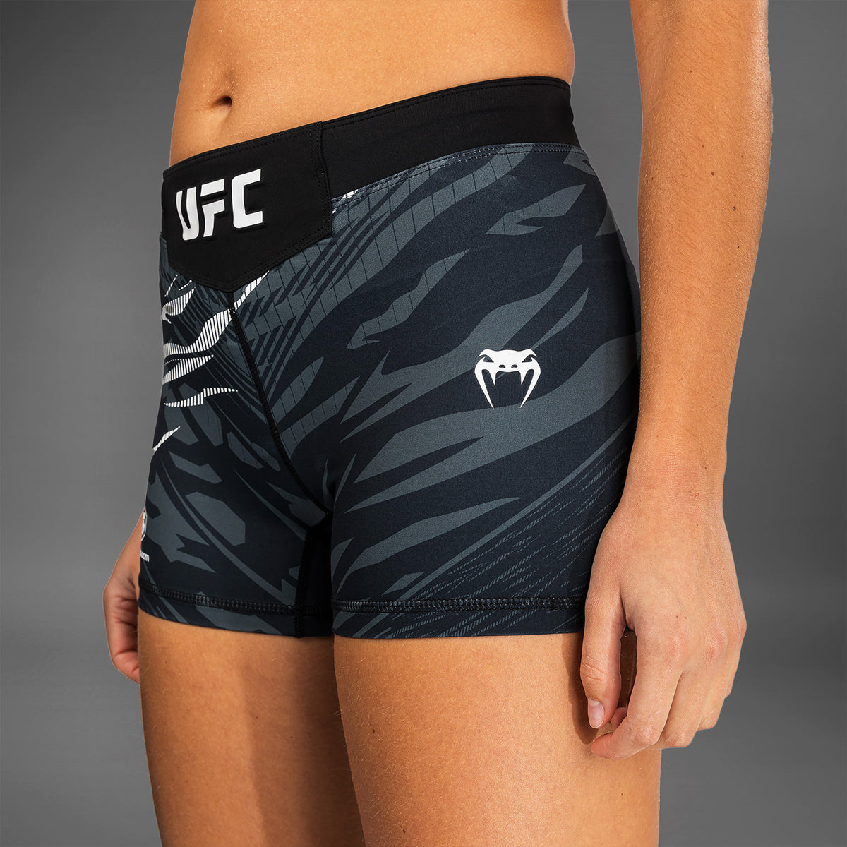 Short de compression pour Femmes UFC Fusion by Venum Authentic Fight Night - Coupe Courte - Noir - product-type_Shorts de compression