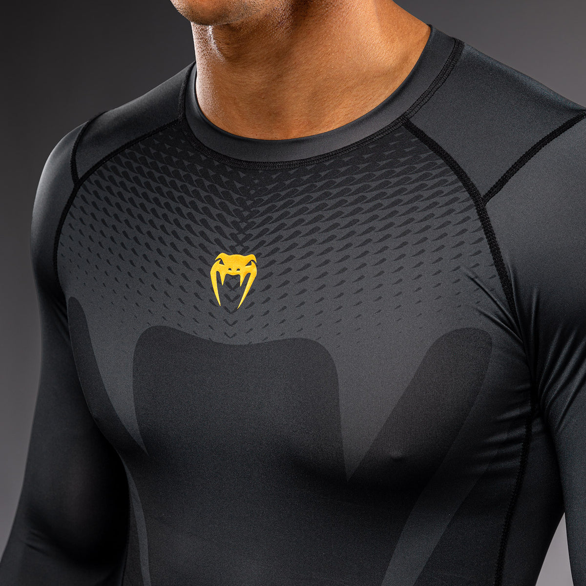 Rashguard manches longues Venum Attack - Noir/Or - product-type_T-Shirts de Compression