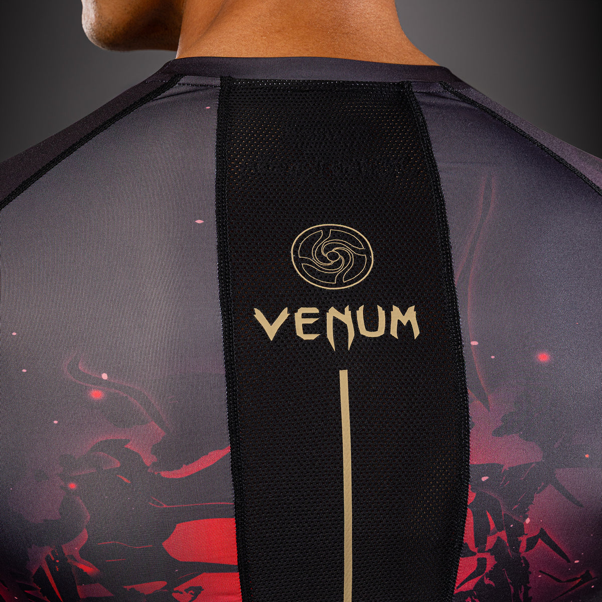 Rashguard à Manches Longues Itadori Jujutsu Kaisen x Venum – Noir/Rouge
