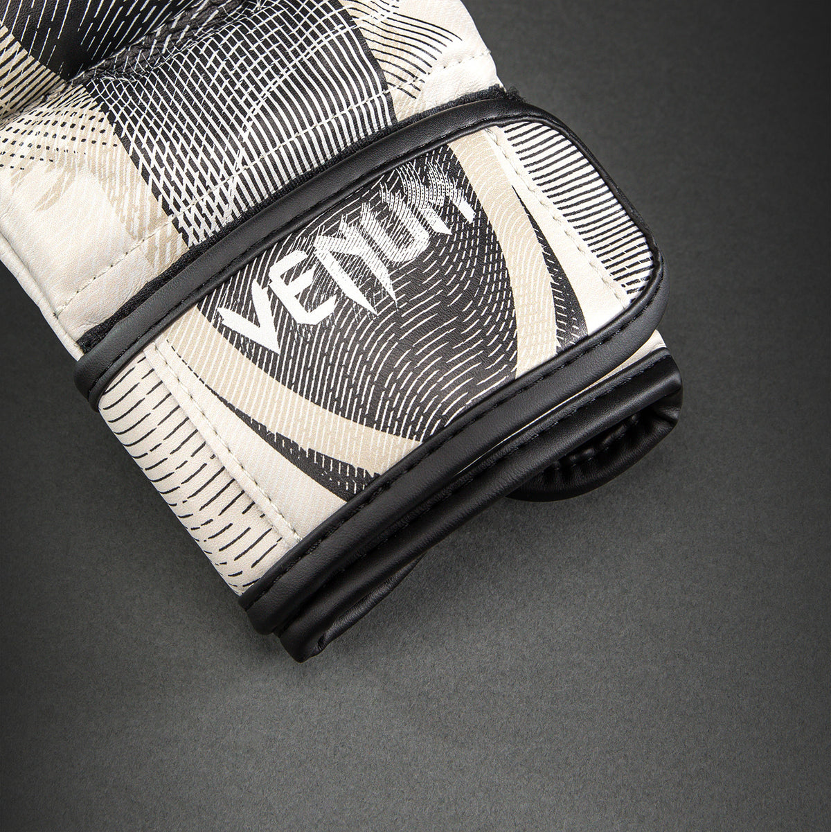 Gants de sparring Venum Galactic 3.0 - Blanc cassé/Noir - product-type_Gants de MMA