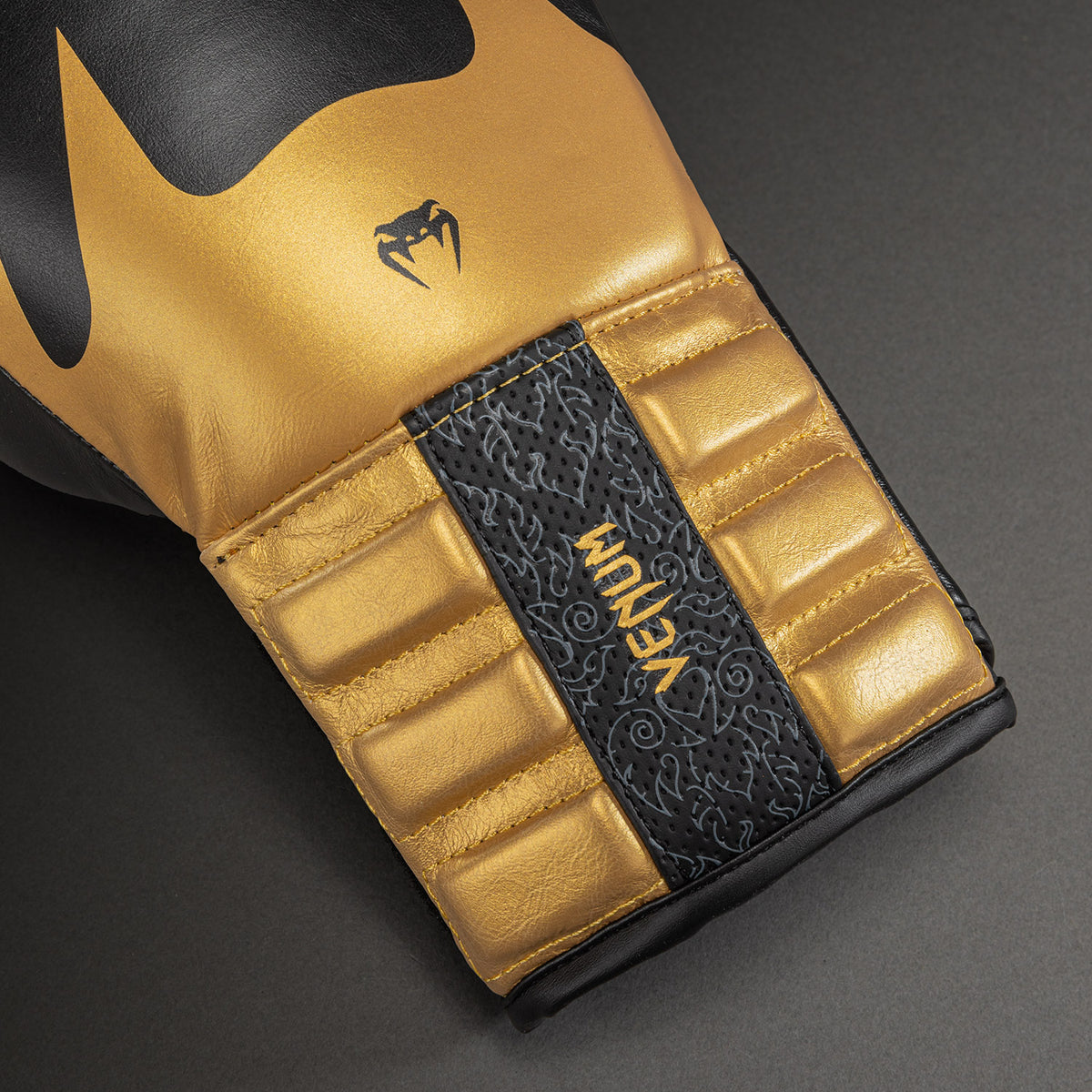 Gants de Boxe Venum Reverso – Noir/Or - product-type_Gants de boxe