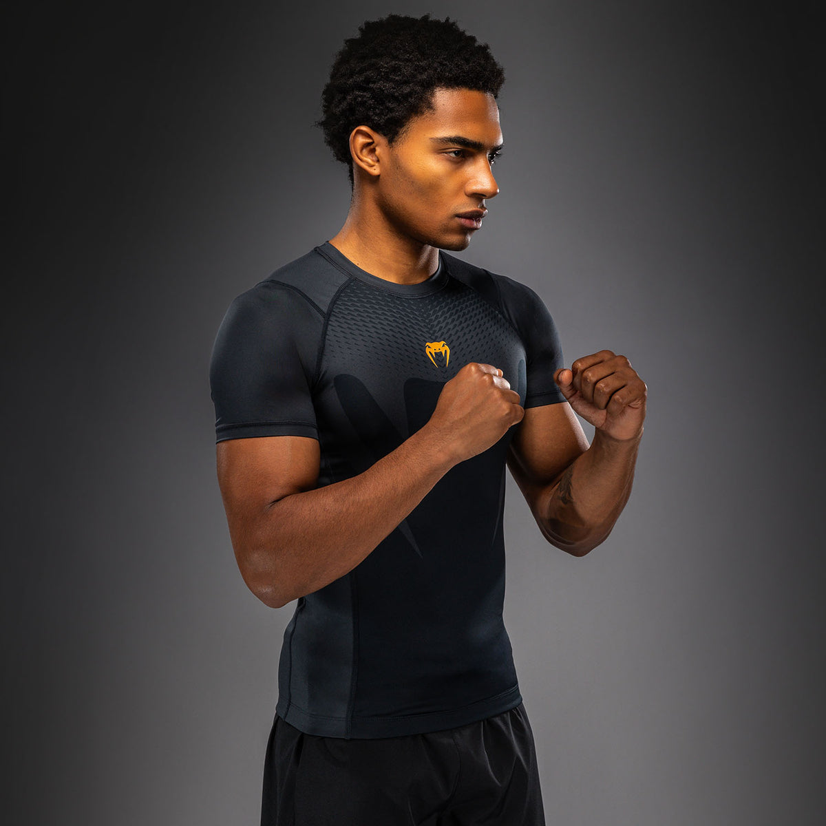 Rashguard manches courtes Venum Attack - Noir/Or - product-type_T-Shirts de Compression