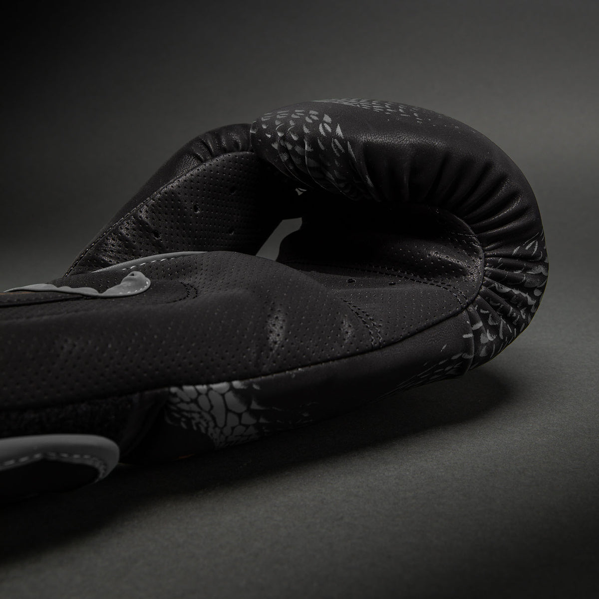 Gants de Boxe Venum Impact Matupa - Noir/Gris/Or - product-type_Gants de boxe