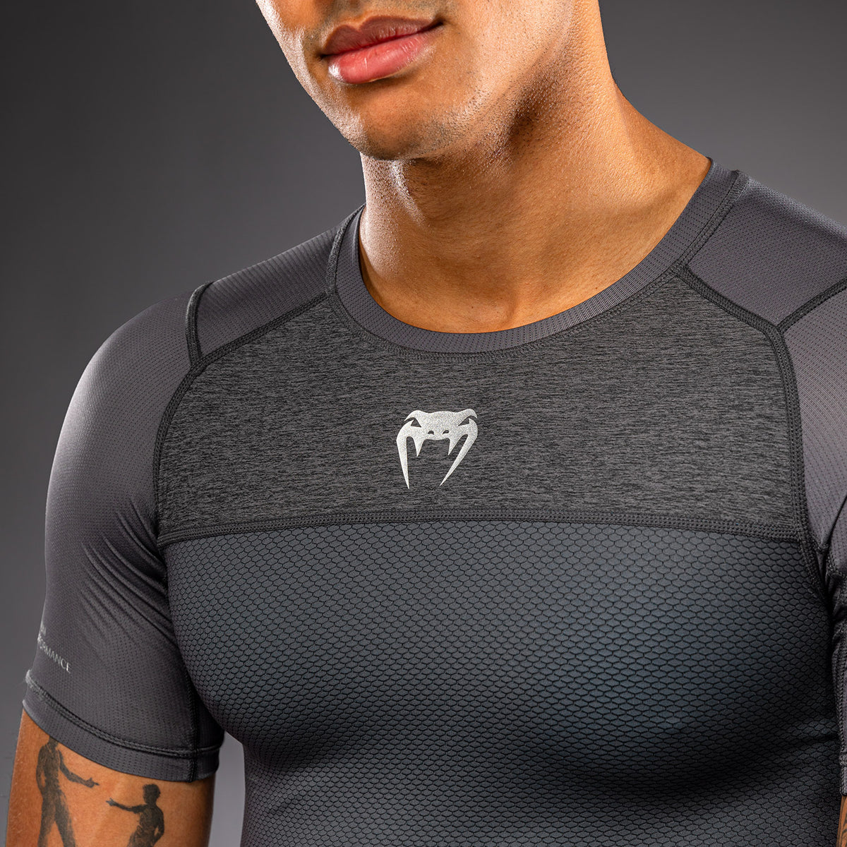 Rashguard manches courtes Venum G-Fit Scale - Gris - product-type_T-Shirts de Compression