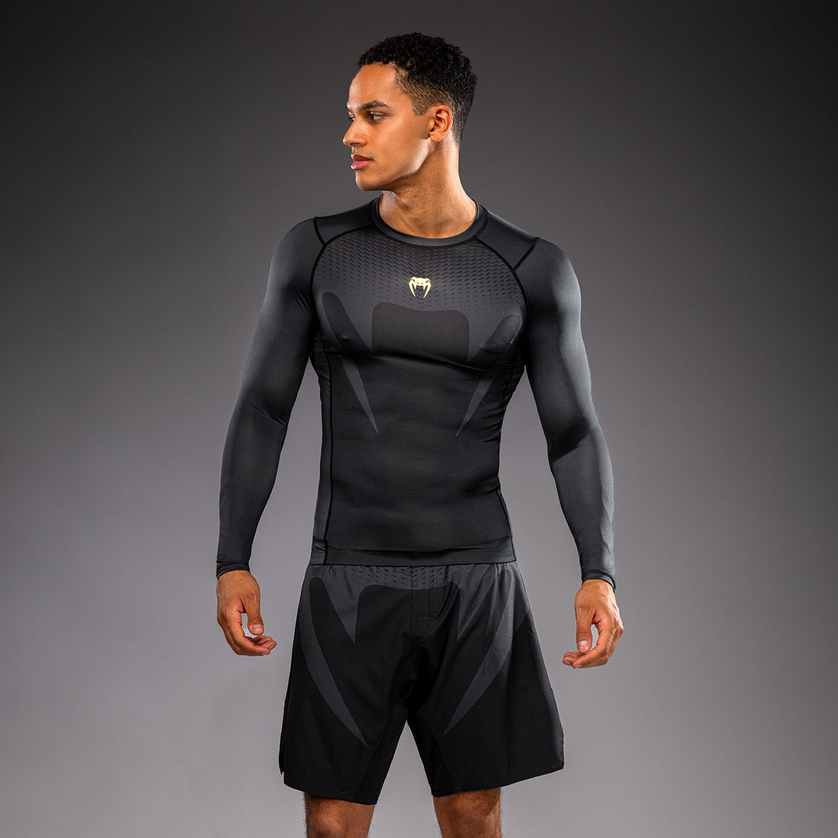 Rashguard manches longues Venum Attack - Noir/Or - product-type_T-Shirts de Compression
