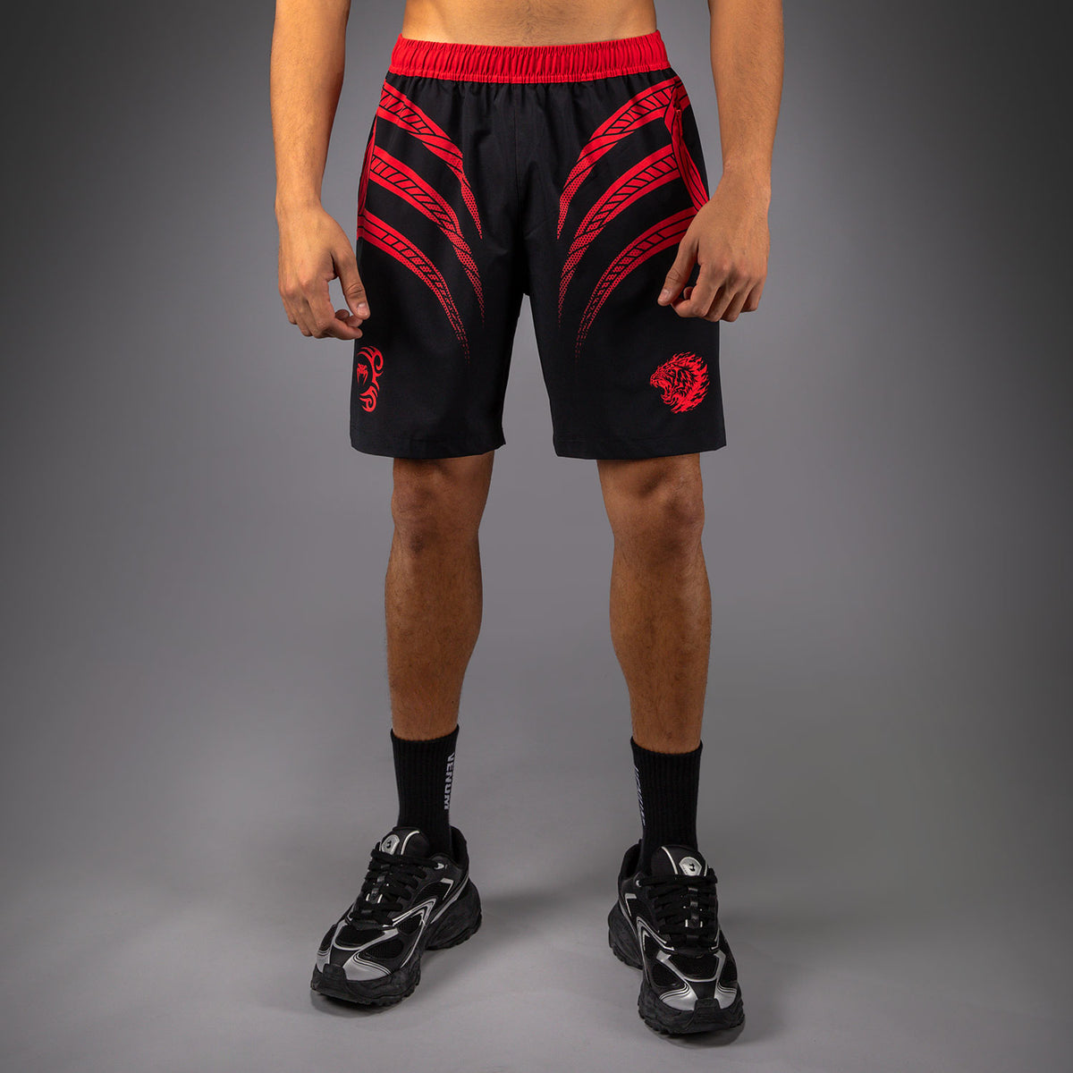 Short d'entraînement Venum x Mike Tyson Tiger - Noir Profond/Rouge Intense - product-type_Shorts de training