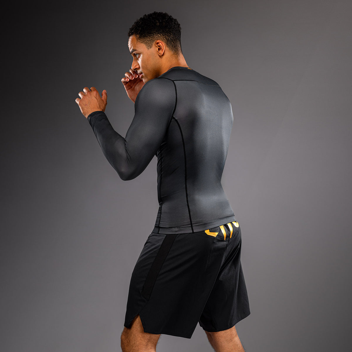 Rashguard manches longues Venum Attack - Noir/Or - product-type_T-Shirts de Compression