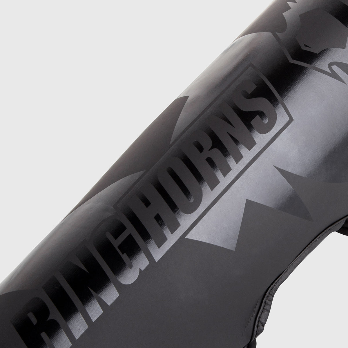 Protège-tibias Ringhorns Charger by Venum - Noir/Noir - product-type_Protège-tibias