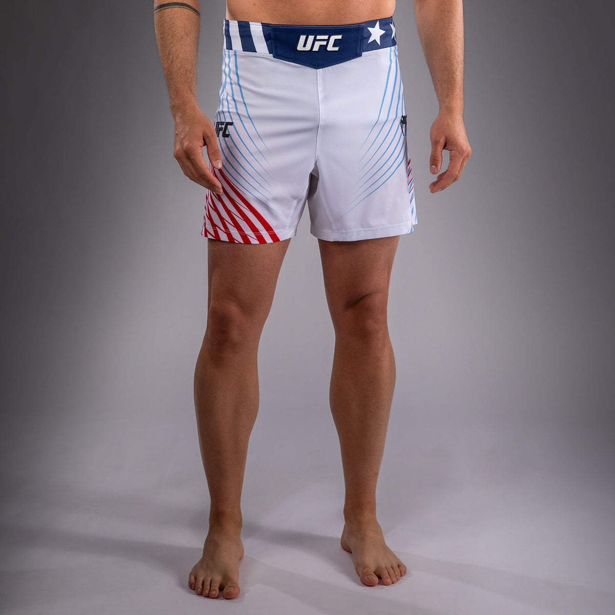 Official UFC Freedom 250 by Venum Authentic Fight Night Short de combat coupe courte pour homme - Blanc - product-type_Shorts de MMA