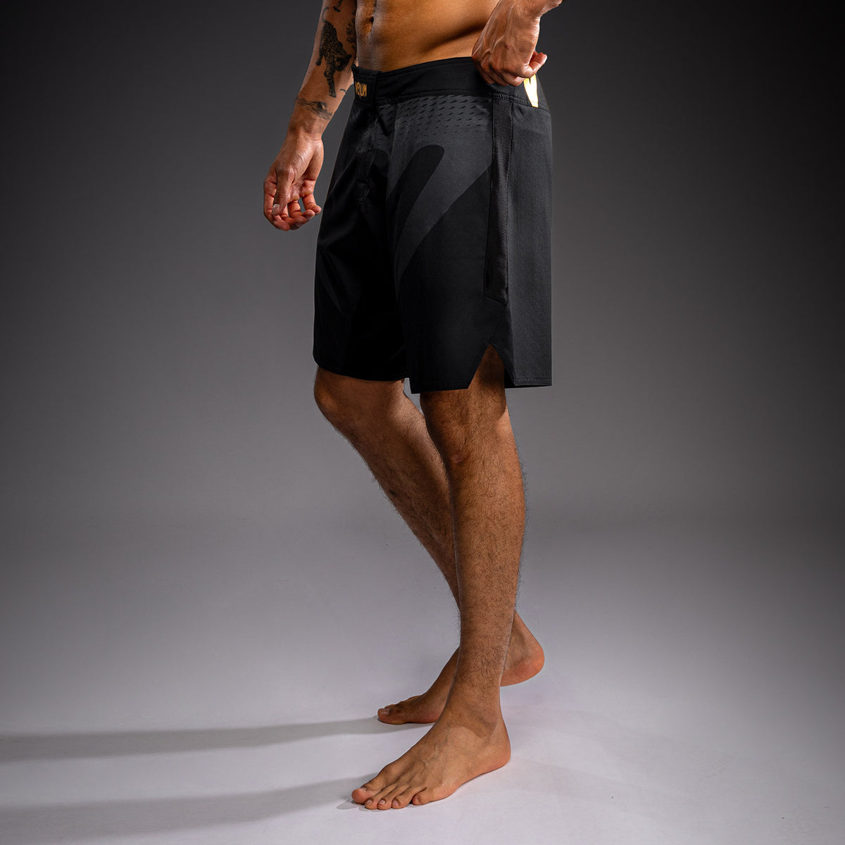 Short de Combat Venum Attack - Noir/Or - product-type_Shorts de MMA