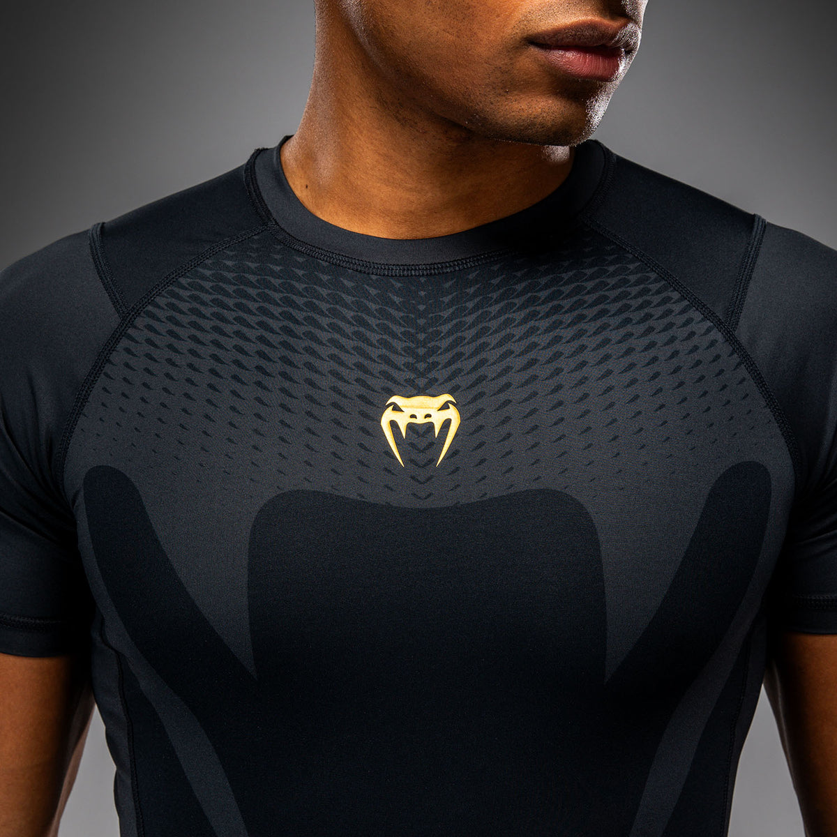 Rashguard manches courtes Venum Attack - Noir/Or - product-type_T-Shirts de Compression