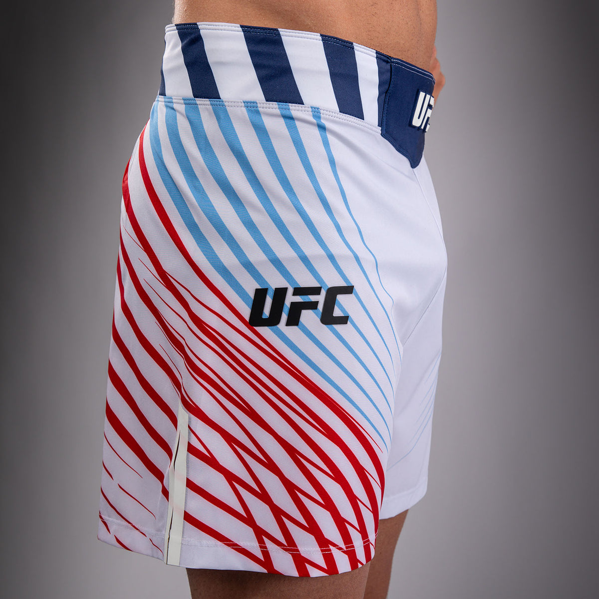 Official UFC Freedom 250 by Venum Authentic Fight Night Short de combat coupe courte pour homme - Blanc - product-type_Shorts de MMA