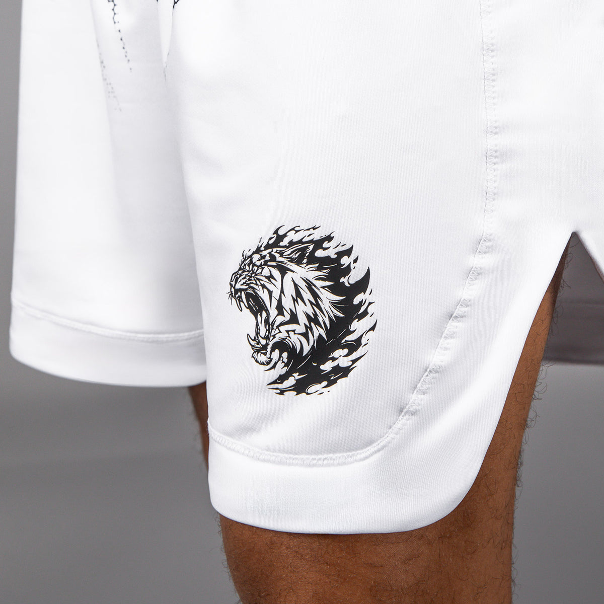 Short de Boxe Venum x Mike Tyson Tiger - Blanc Optique/Noir Profond - product-type_Shorts de boxe