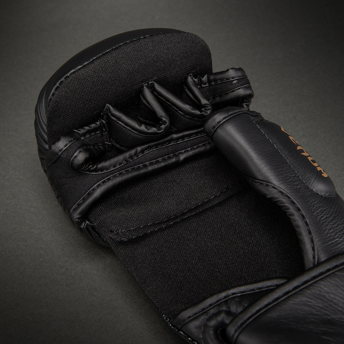 Gants de Sparring en Cuir Venum Attack 2.0 – Noir/Or - product-type_Gants de Sparring