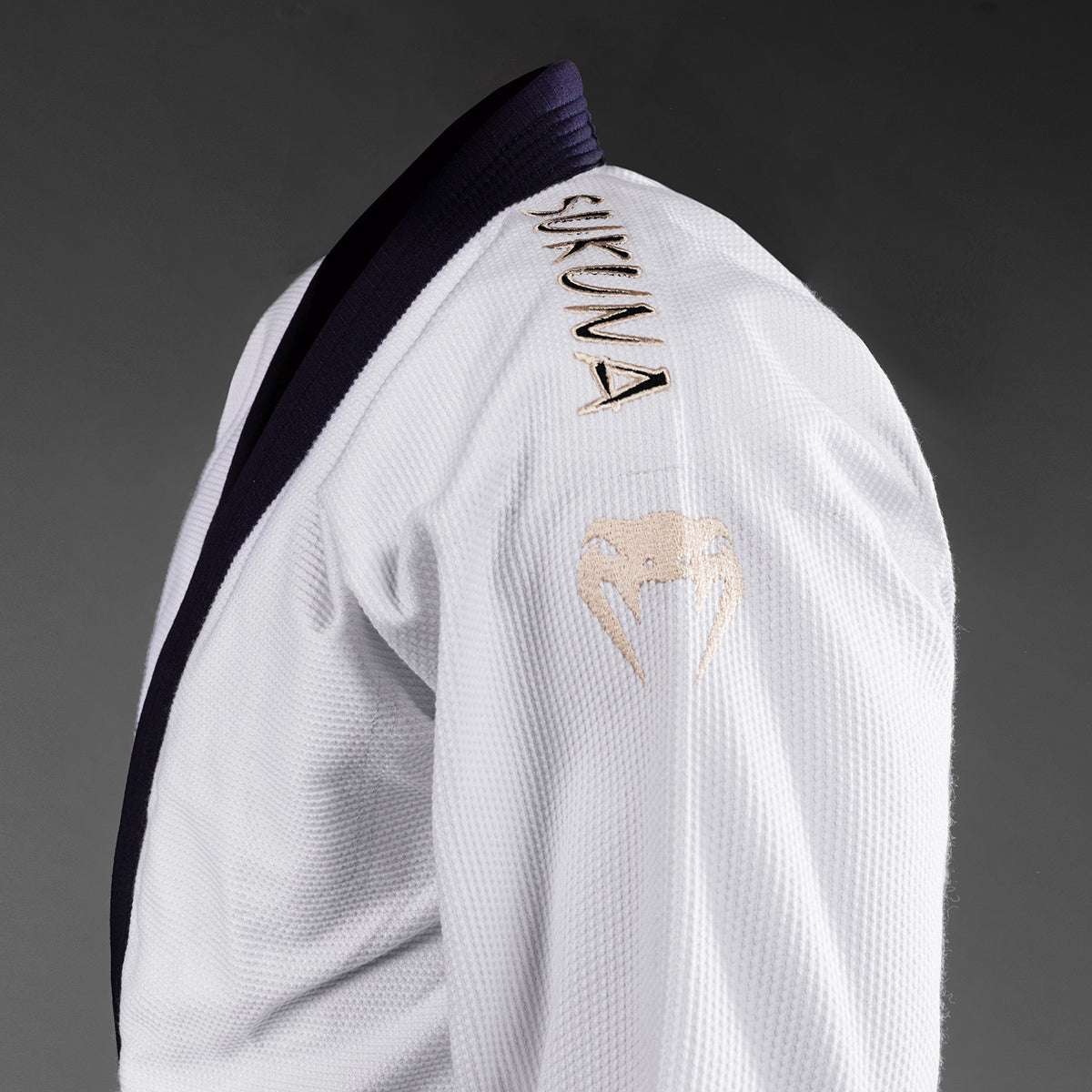 Kimono de JJB Sukuna Jujutsu Kaisen x Venum – Blanc/Bleu