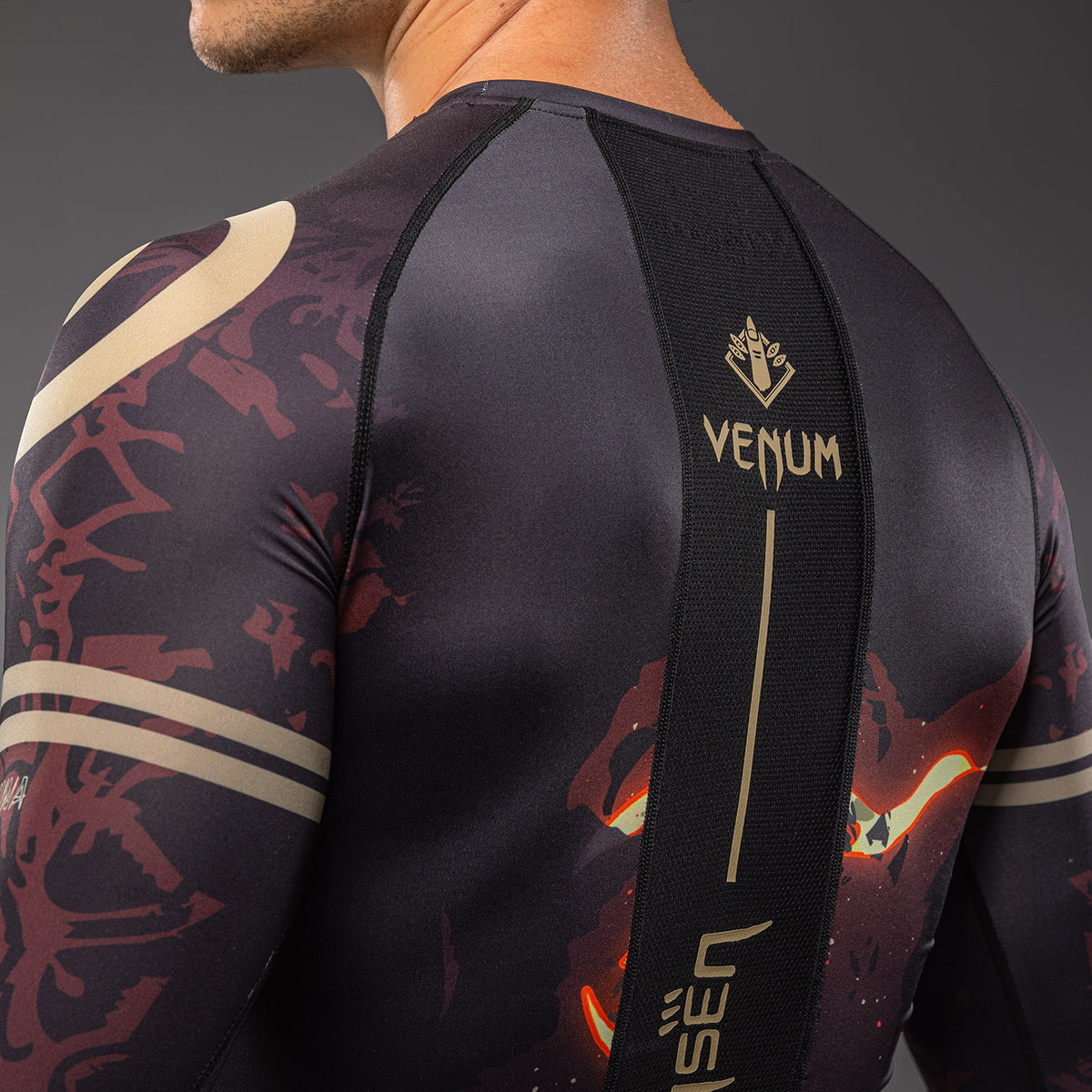 Rashguard à Manches Longues Sukuna Jujutsu Kaisen x Venum – Noir/Beige
