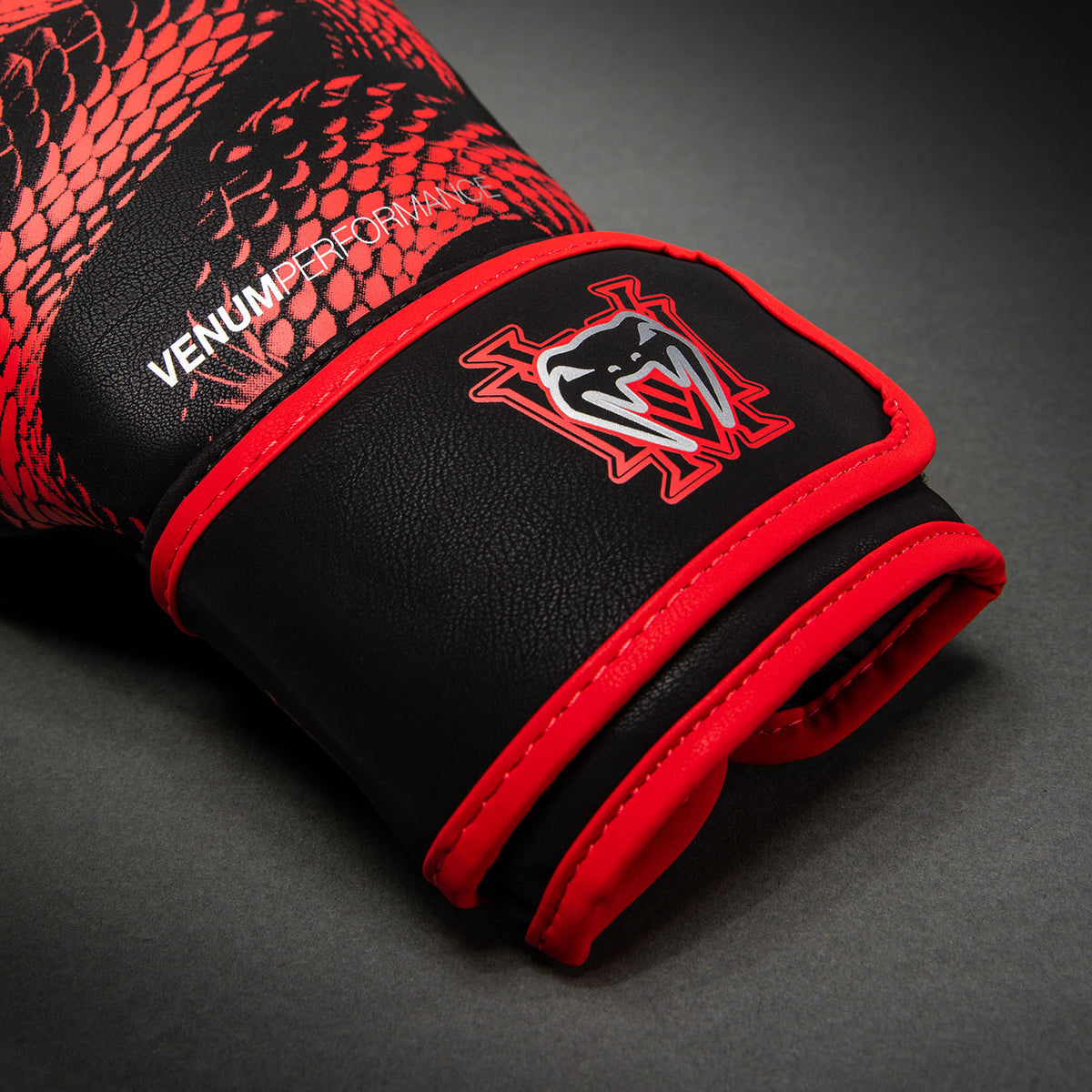 Gants de Boxe Venum Matupa - Noir/Rouge/Argent - product-type_Gants de boxe