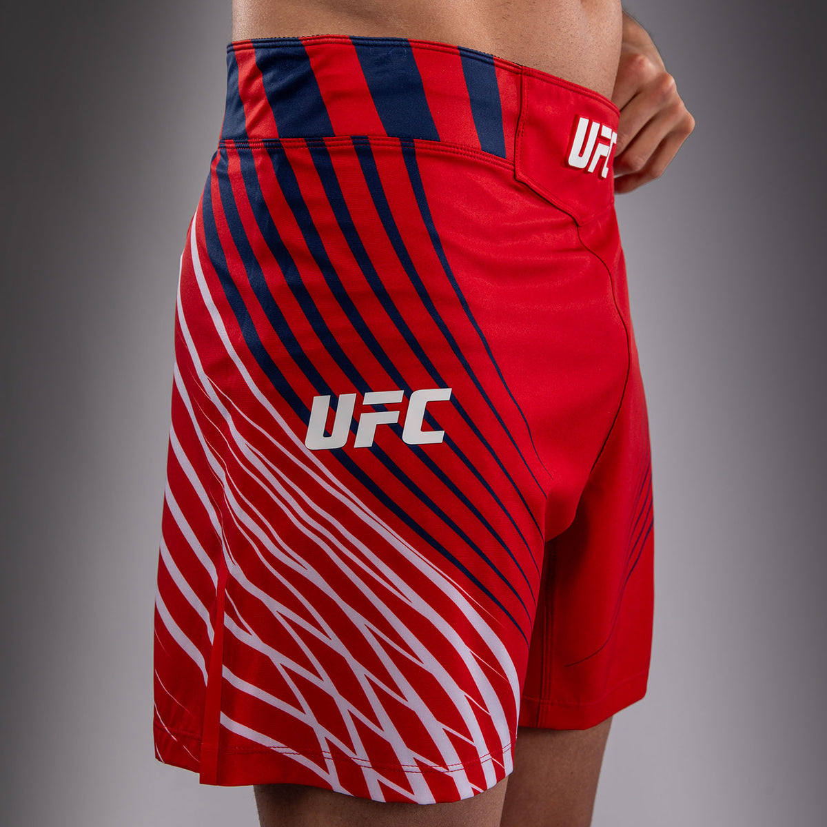 Official UFC Freedom 250 by Venum Authentic Fight Night Short de combat coupe courte pour homme - Rouge - product-type_Shorts de MMA