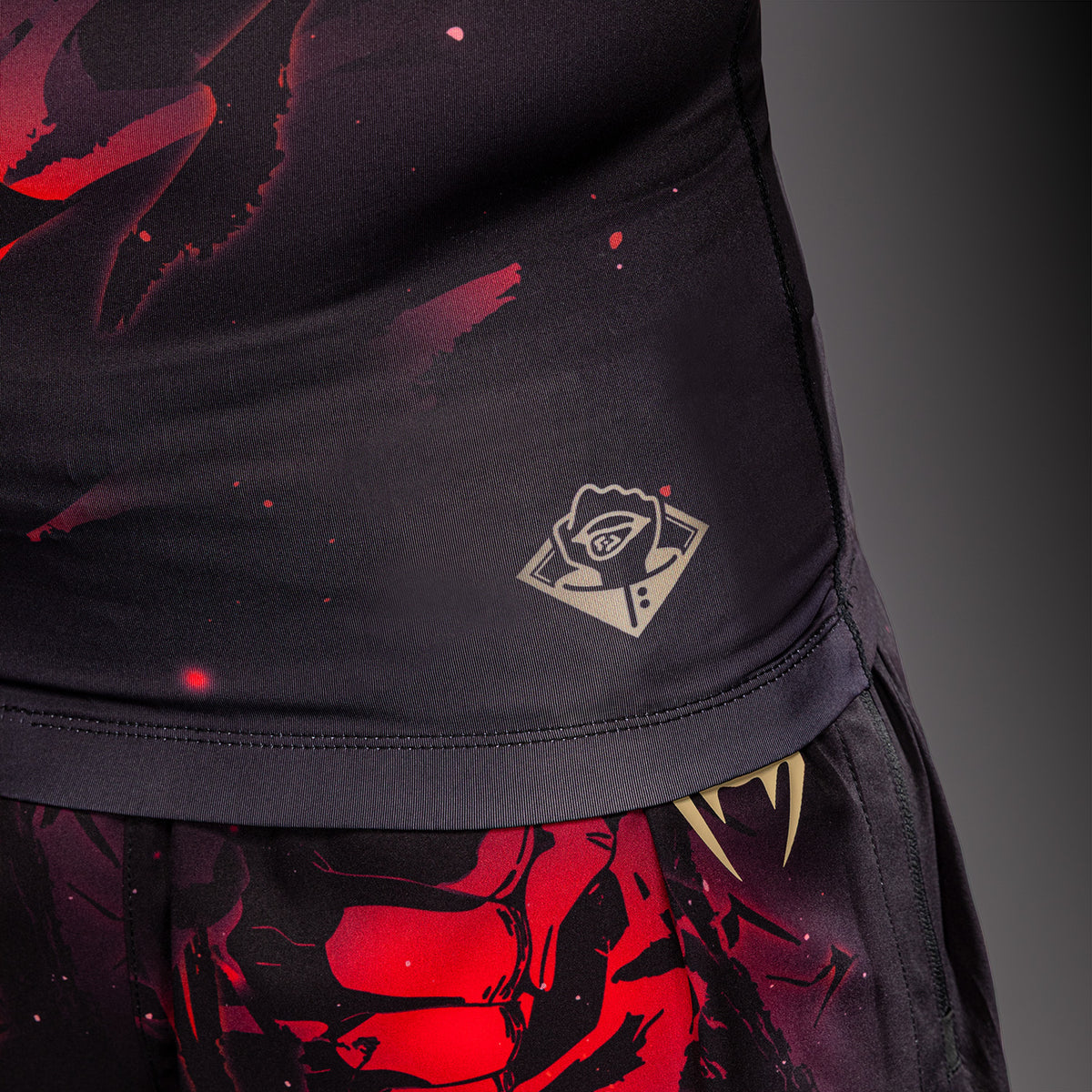 Rashguard à Manches Longues Itadori Jujutsu Kaisen x Venum – Noir/Rouge