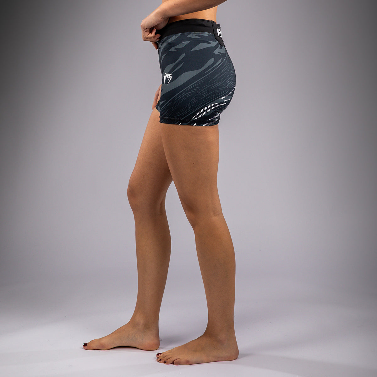 Short de compression pour Femmes UFC Fusion by Venum Authentic Fight Night - Coupe Courte - Noir - product-type_Shorts de compression