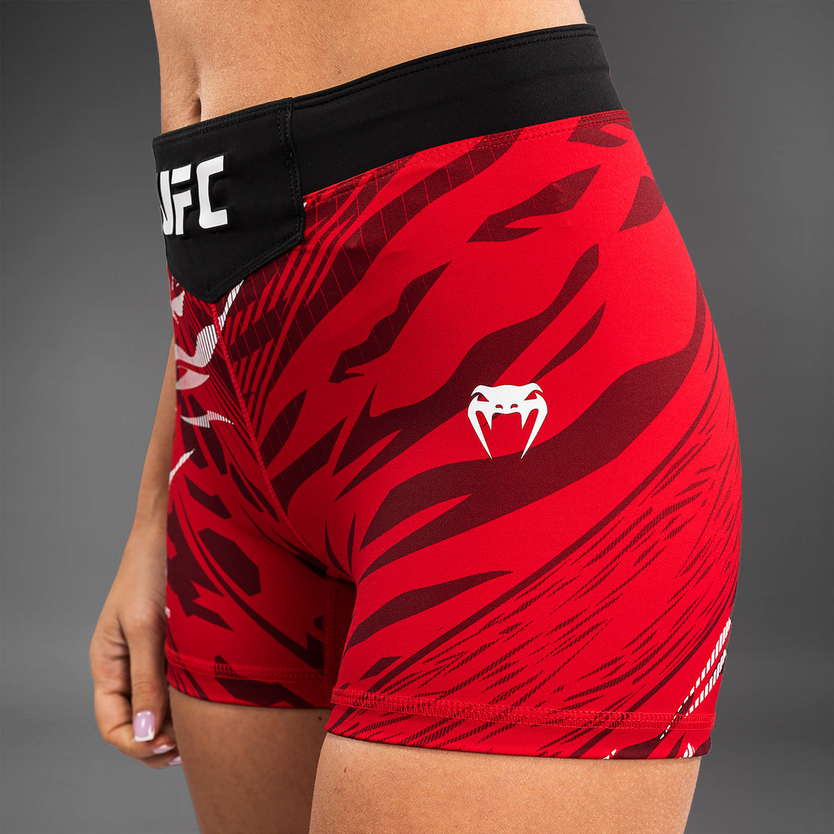 Short de compression pour Femmes UFC Fusion by Venum Authentic Fight Night - Coupe Courte - Rouge - product-type_Shorts de compression