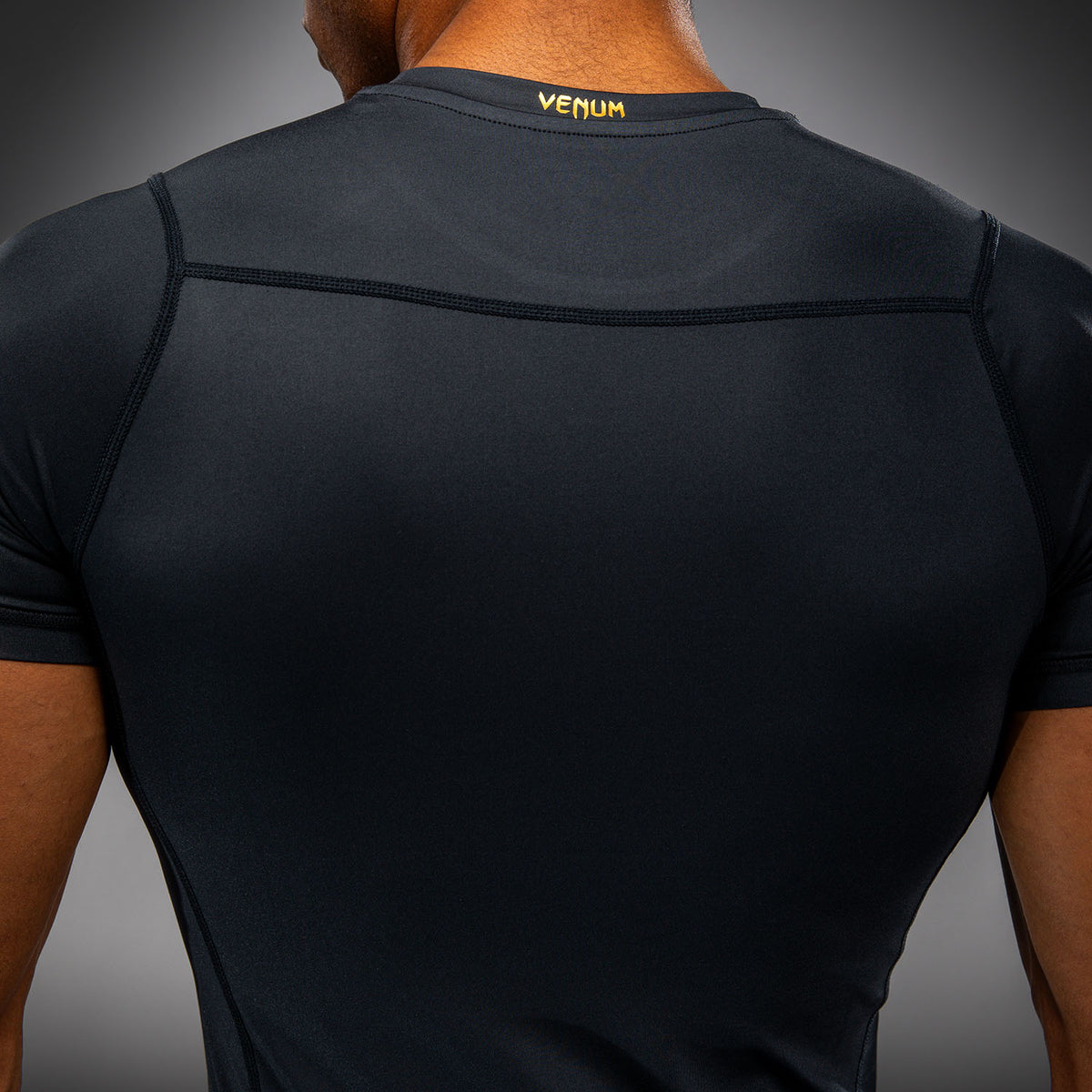 Rashguard manches courtes Venum Attack - Noir/Or - product-type_T-Shirts de Compression
