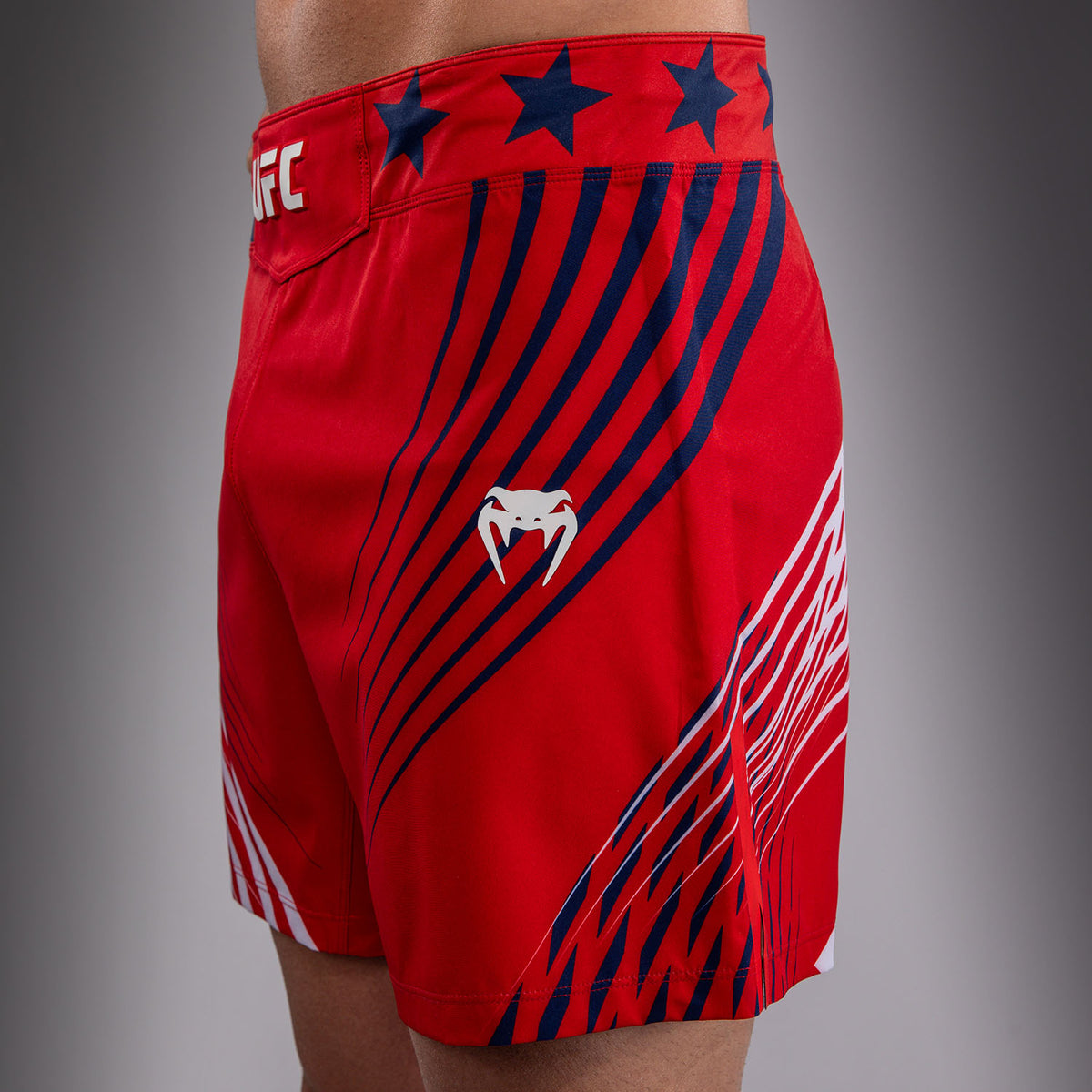 Official UFC Freedom 250 by Venum Authentic Fight Night Short de combat coupe courte pour homme - Rouge - product-type_Shorts de MMA