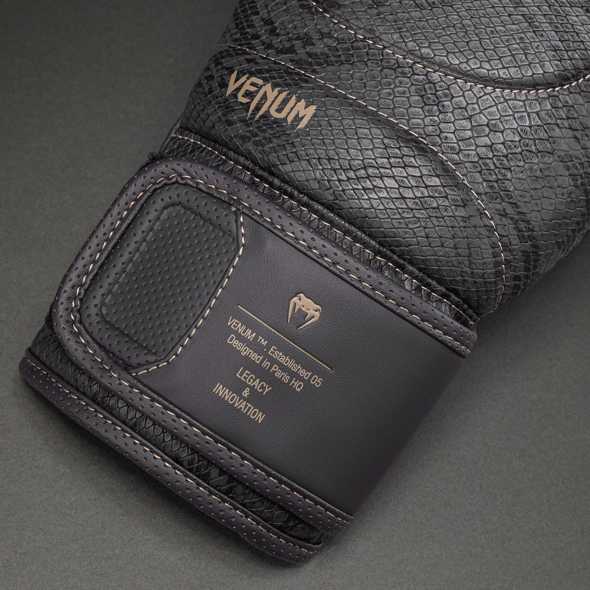 Gants de Boxe Venum Impact Evo Scales – Gris Foncé - product-type_Gants de boxe