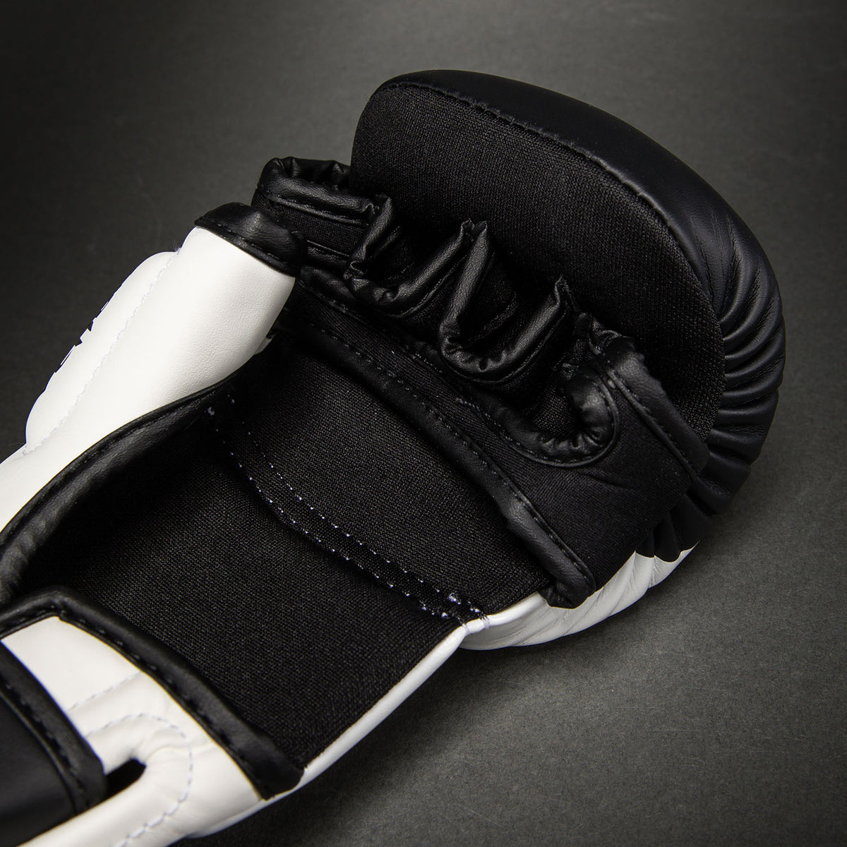 Gants de Sparring Venum Attack 2.0 – Noir/Blanc - product-type_Gants de Sparring