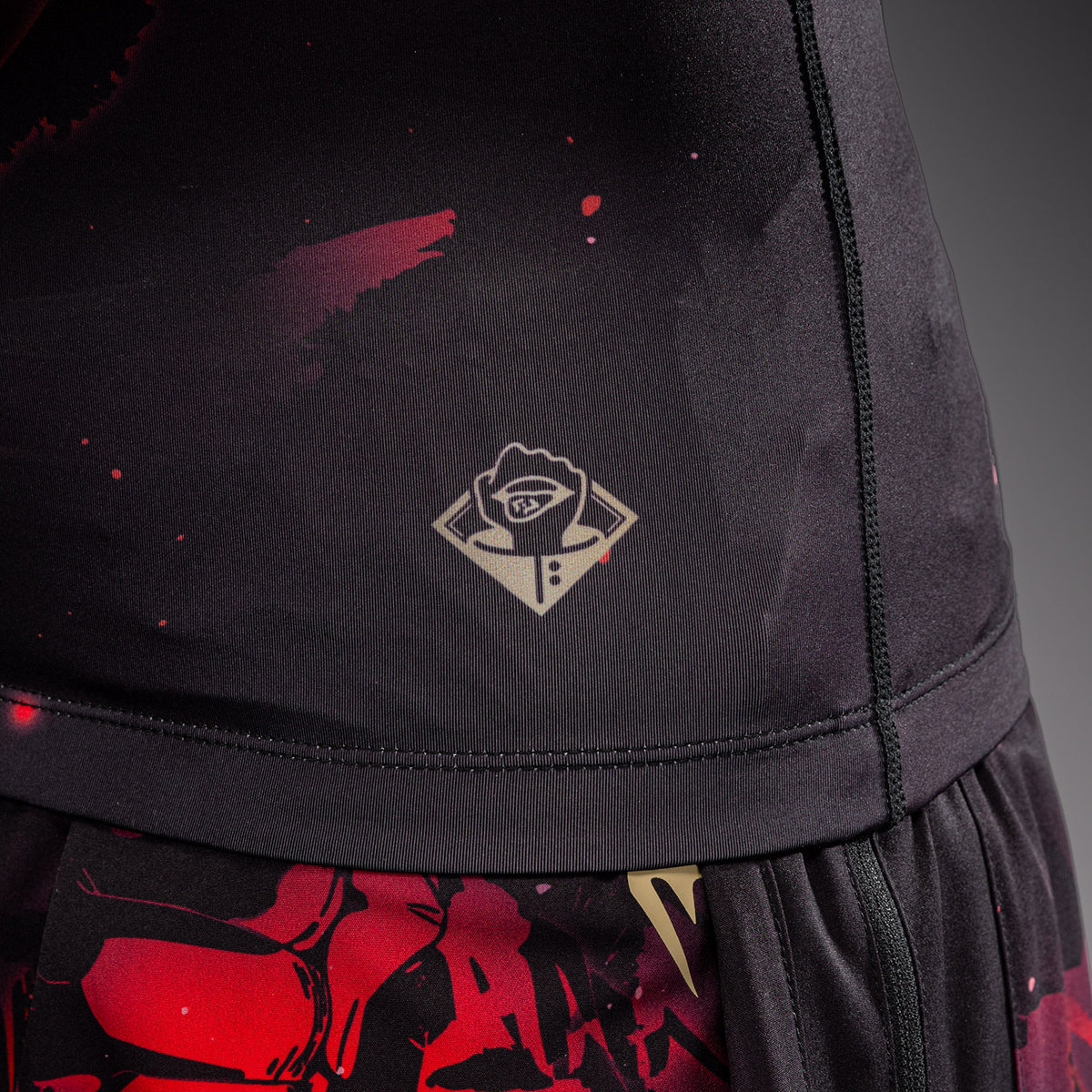 Rashguard à Manches Courtes Itadori Jujutsu Kaisen x Venum – Noir/Rouge