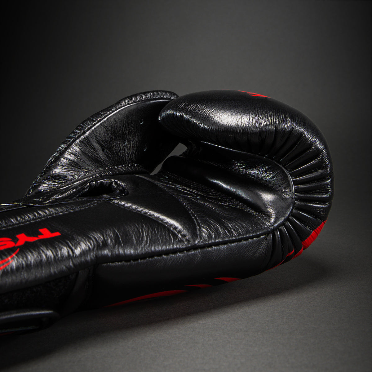 Gants de boxe Venum Giant 2.0 Mike Tyson Pro – Noir/Rouge - Sac inclus