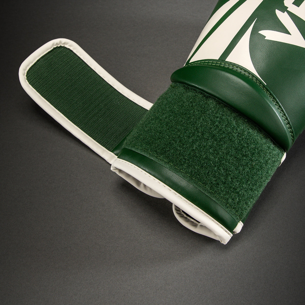 Gants de boxe Venum Challenger 2.5 - Kaki/Blanc cassé - product-type_Gants de boxe