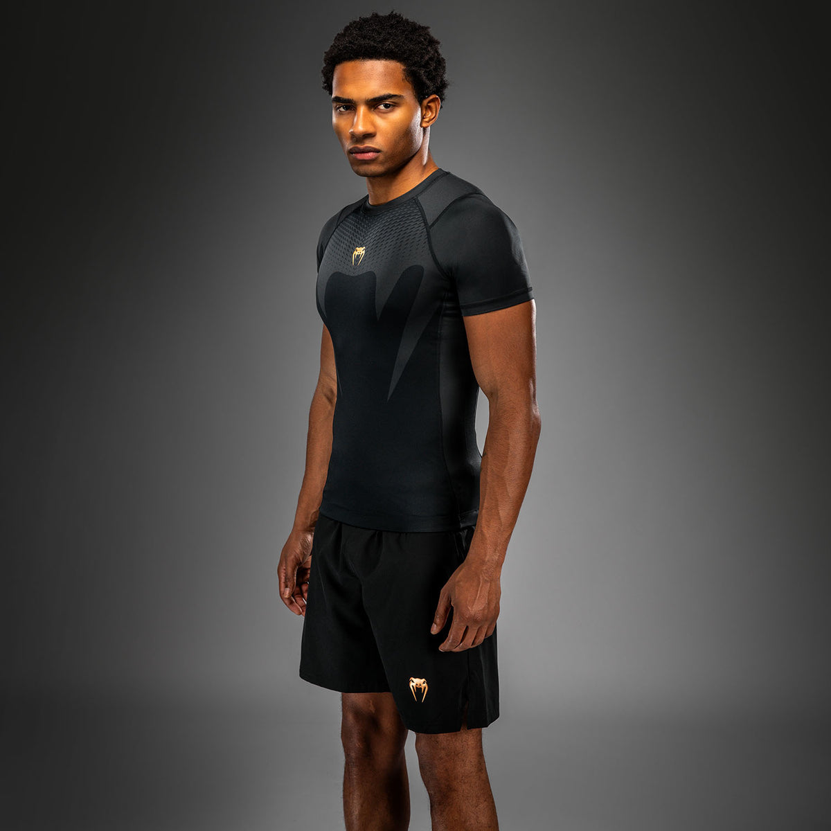 Rashguard manches courtes Venum Attack - Noir/Or - product-type_T-Shirts de Compression