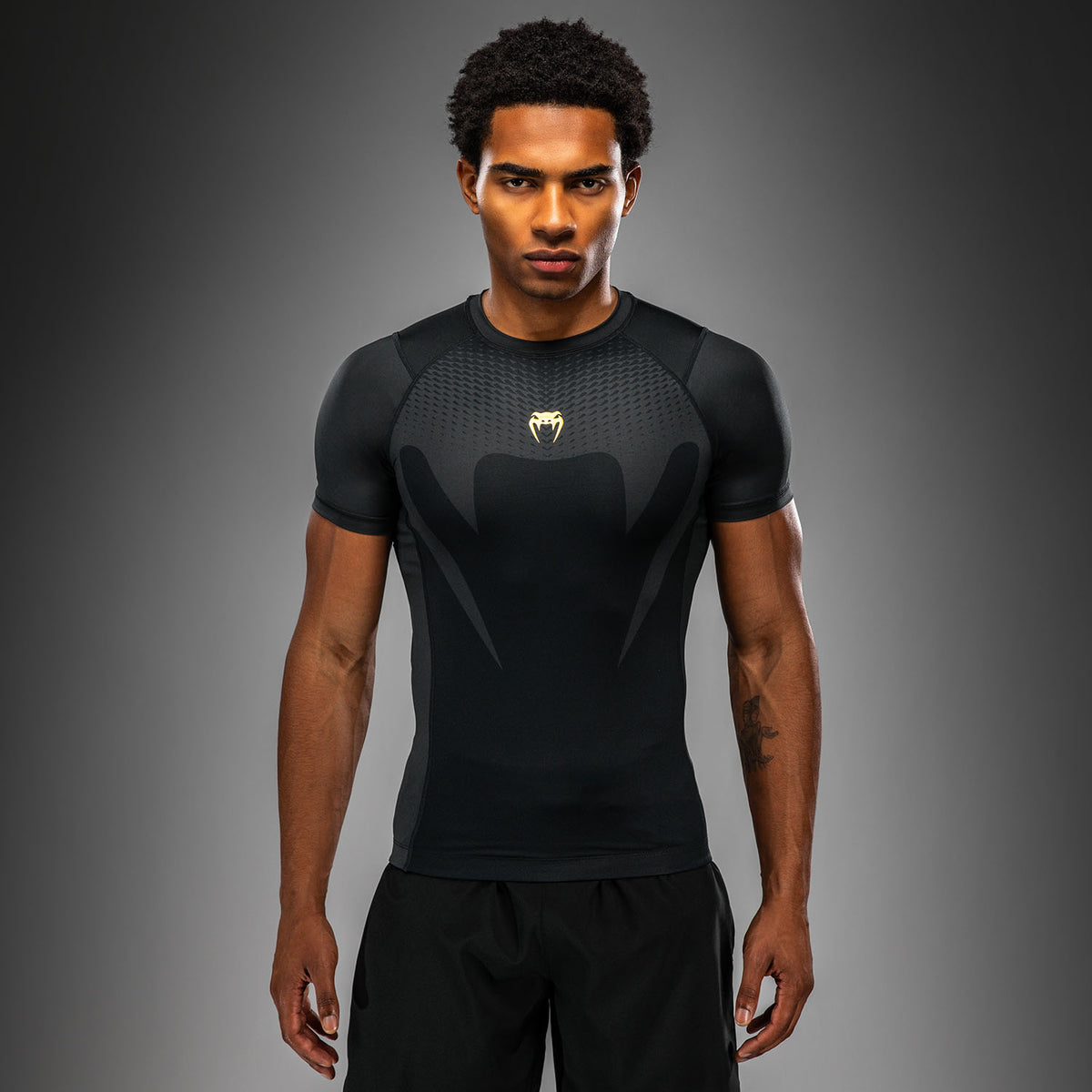 Rashguard manches courtes Venum Attack - Noir/Or - product-type_T-Shirts de Compression